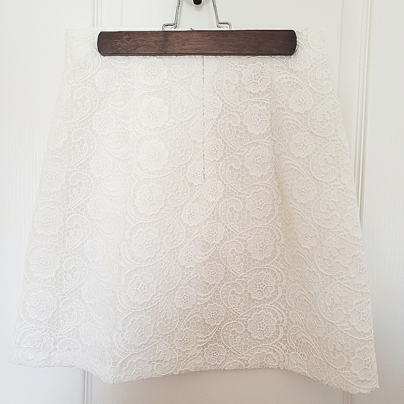 Zara White Lace Mini Skirt in XS, US 2, worn once - Picture 2 of 4